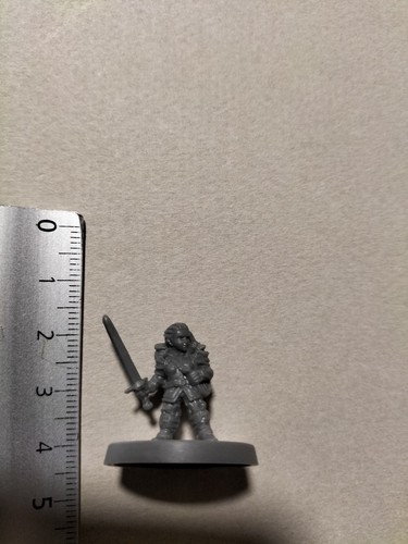 Female halfling rogue - halfling,